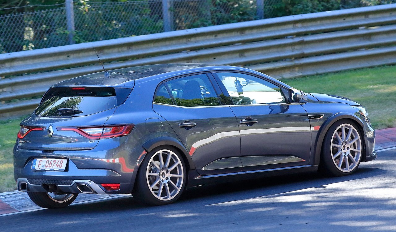 Mulet de Mégane 4 R.S. sur le Nürburgring avec 4 Control