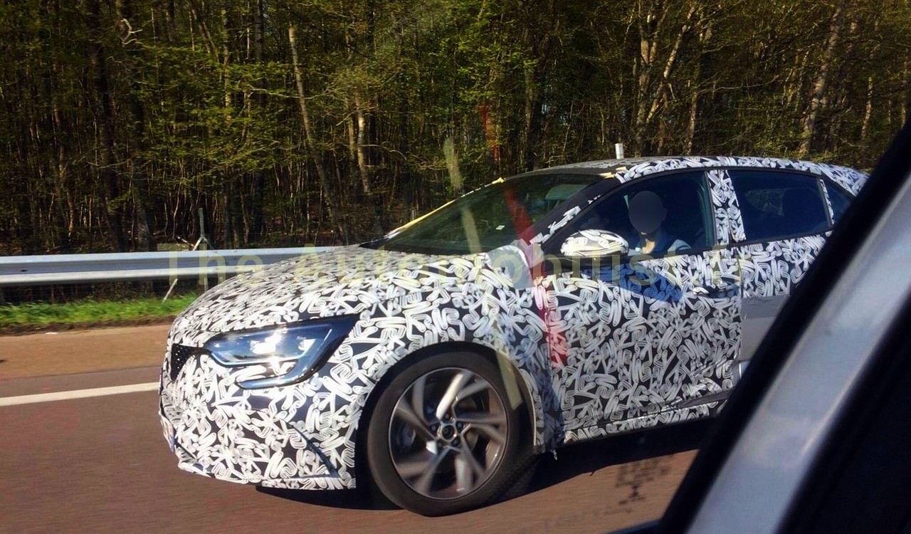 Mulet de Mégane 4 R.S. sur l'autoroute A6
