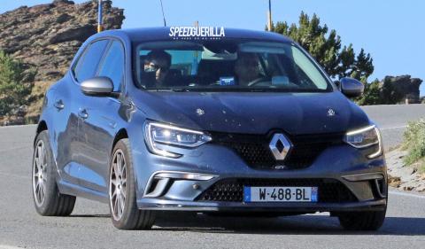 Mulet de Mégane 4 R.S. dans le sud de l'Espagne