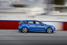 Audi RS3 Sportback 2017 de profil en action