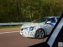 Mulet de Mégane 4 R.S. en approche sur l'autoroute A6 3/4 avant