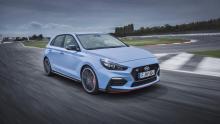 Hyundai i30 N sur circuit de 3/4 avant