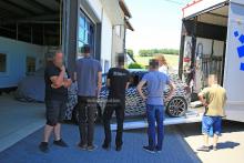 Mégane 4 R.S. dans les stands à la sortie du camion