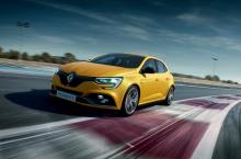 Mégane R.S. Trophy 300 sur piste 3/4 avant